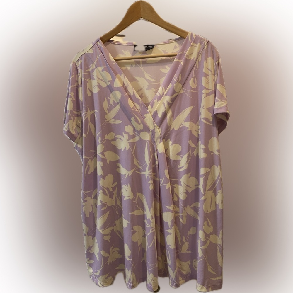 Lane Bryant Lavendar/ White Floral Top- 18 - EUC
